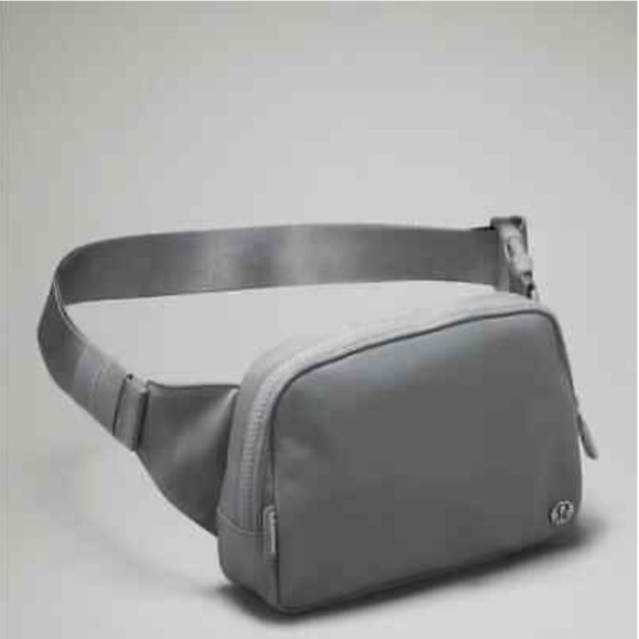 Lululemon Everywhere Belt Bag Large 2L- Rhino Grey - Picture 4 of 8